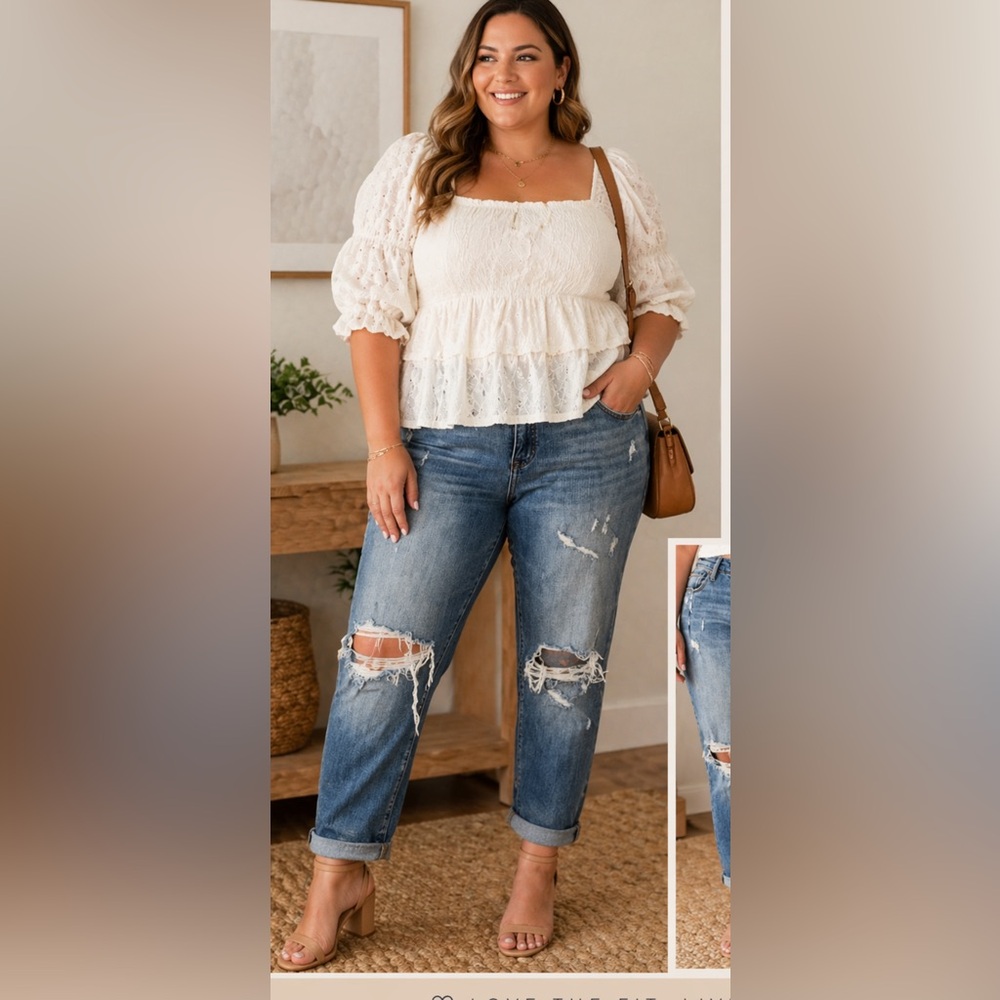 Distressed Boyfriend Jeans in Washed Blue